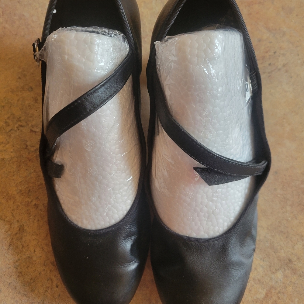 Elegant Black Leather Women's Heeled Jazz Shoes